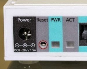 Letak Lubang Reset Router Mikrotik RB750G